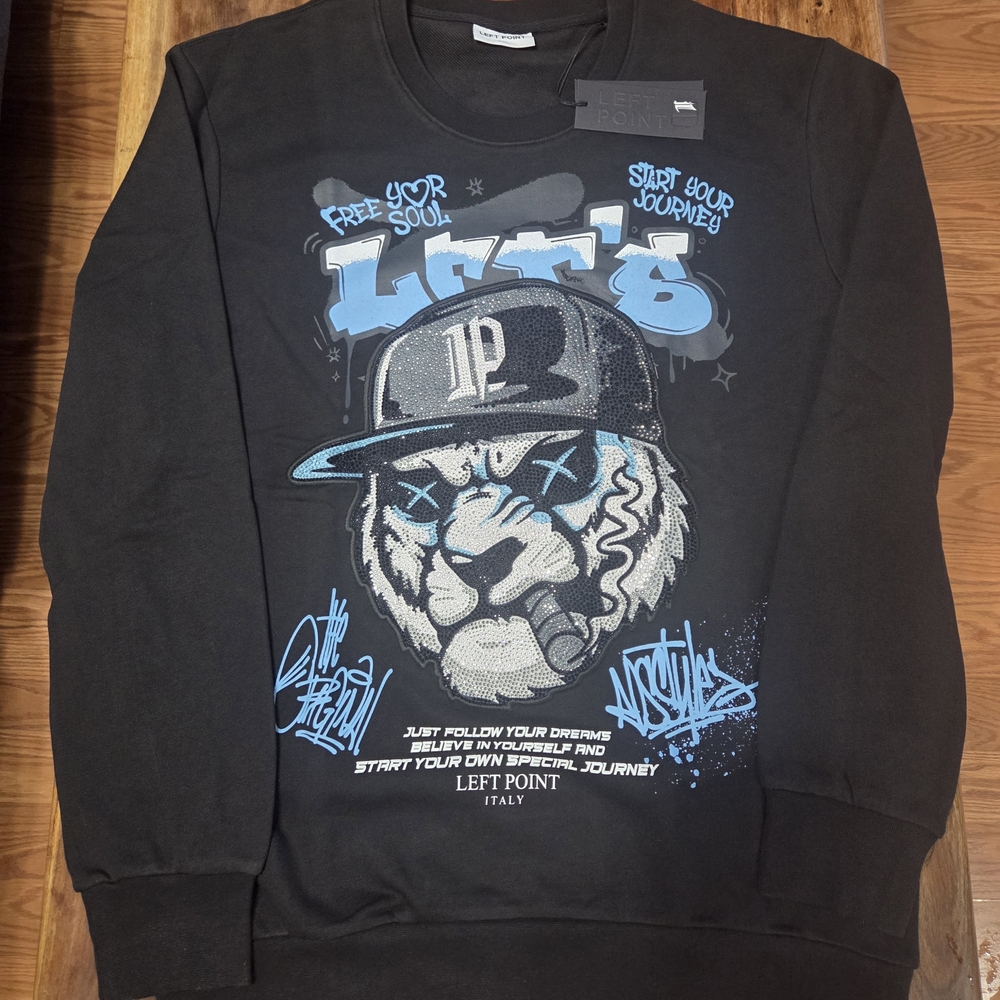 Left Points Black Graphic Men's Sweater